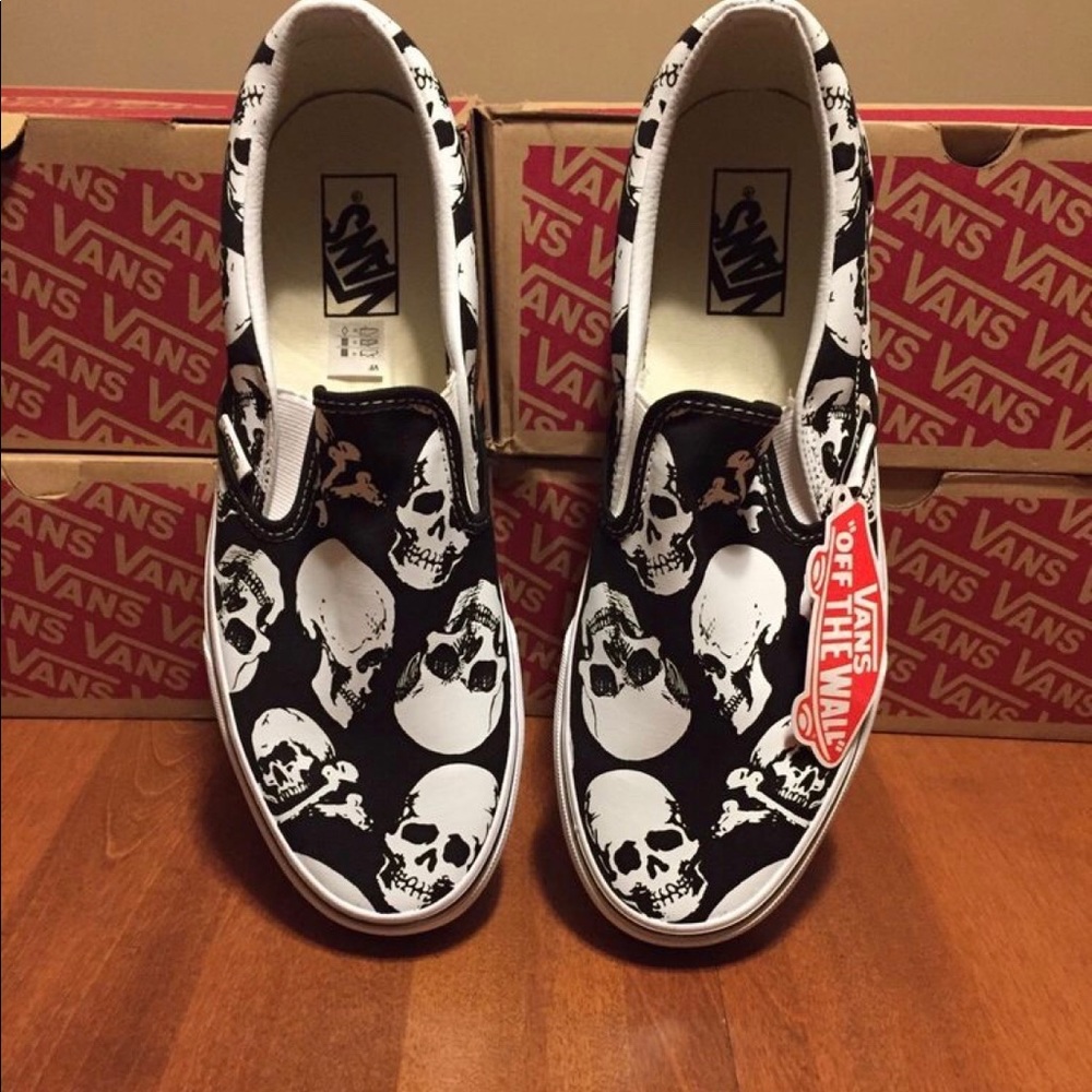 Women’s skull vans size 7